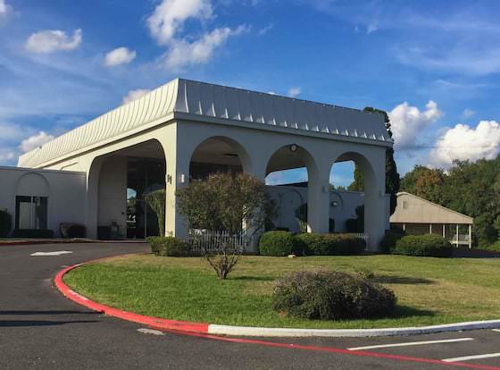Studio 6 Longview, TX allows check-in for 18 year-old guests