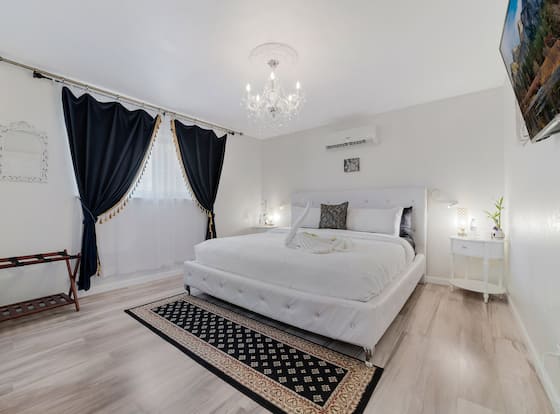 Villa Sierra allows check-in for 18 year-old guests