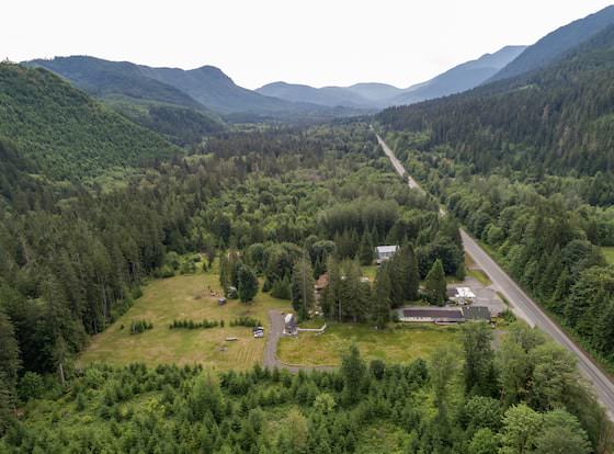 Emerald Valley Inn allows check-in for 18 year-old guests
