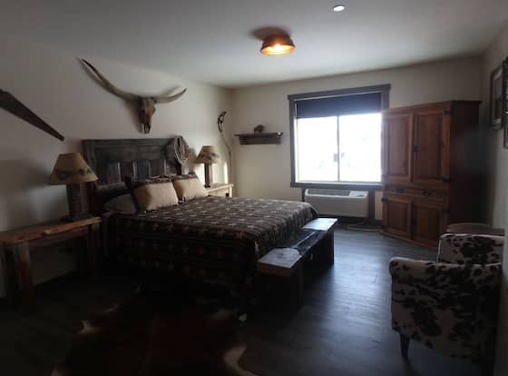 Rays place Inn allows check-in for 18 year-old guests