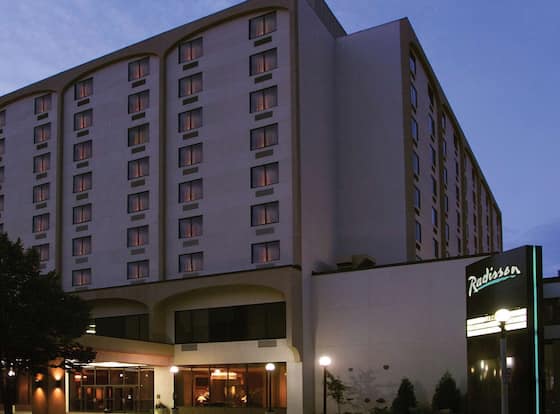 Radisson Hotel Bismarck allows check-in for 18 year-old guests