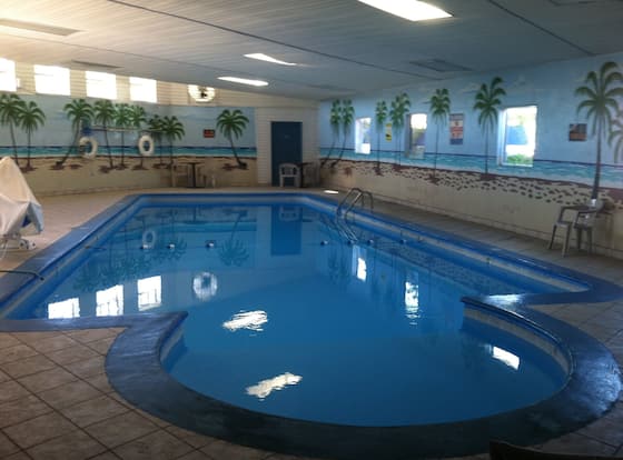 Motel 6 Calera allows check-in for 18 year-old guests