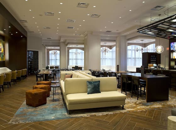 New Orleans Marriott Metairie at Lakeway allows check-in for 18 year-old guests