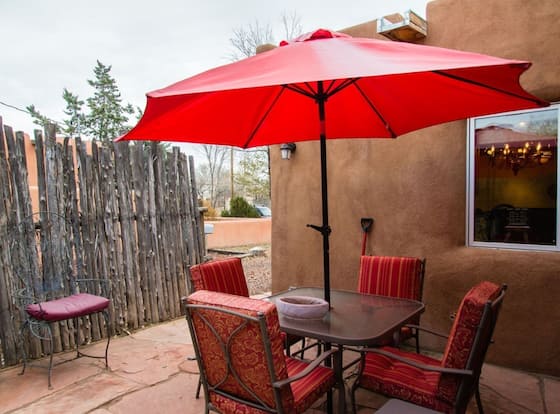 Desert Breeze - Delightful Railyard Adobe, Walk to The Plaza allows check-in for 18 year-old guests