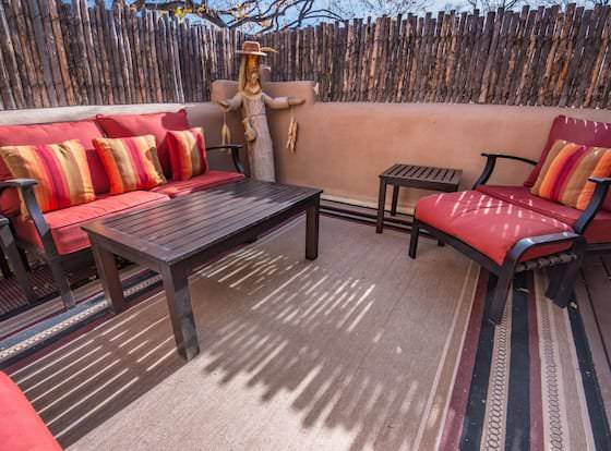 El Caminito - Magnificent East Side Home, Flooded With Light allows check-in for 18 year-old guests
