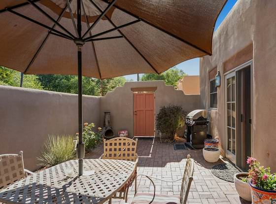 Kiva - Stunning & Lovely With Kiva Fireplace, Walk to the Plaza and the Railyard allows check-in for 18 year-old guests