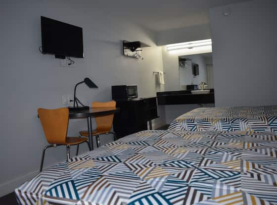Motel 6 Columbus, OH - OSU North allows check-in for 18 year-old guests