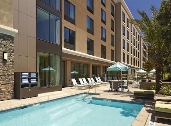 Hampton Inn San Diego/Mission Valley allows check-in for 18 year-old guests