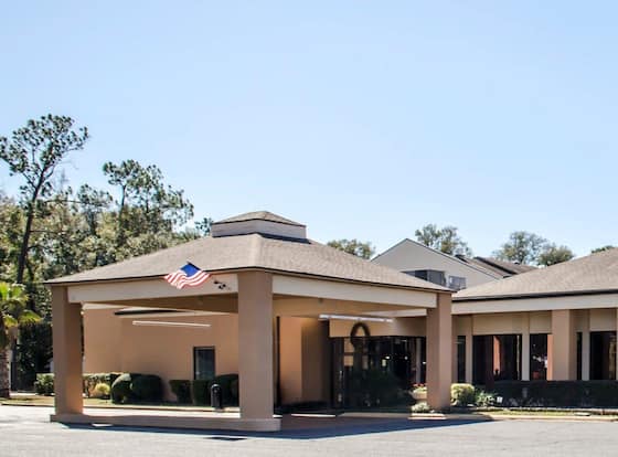 Quality Inn & Suites Pensacola Bayview allows check-in for 18 year-old guests