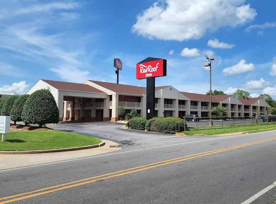 Red Roof Inn Perry allows check-in for 18 year-old guests