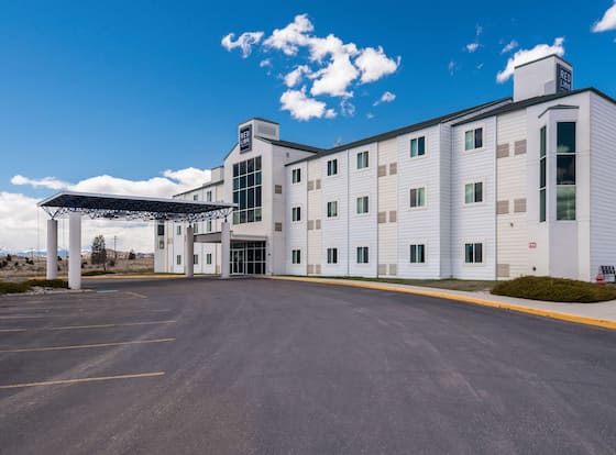 Red Lion Inn & Suites Butte allows check-in for 18 year-old guests