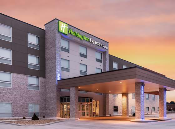 Holiday Inn Express & Suites West Plains Southwest, an IHG Hotel allows check-in for 18 year-old guests