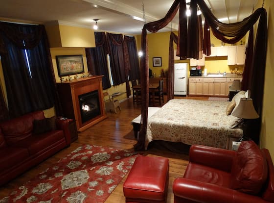 Davie School Inn allows check-in for 18 year-old guests