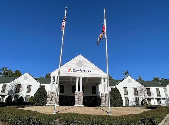 Comfort Inn Pinehurst allows check-in for 18 year-old guests
