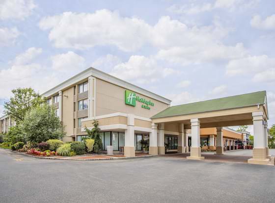 Holiday Inn Hotel & Suites Parsippany Fairfield, an IHG Hotel allows check-in for 18 year-old guests