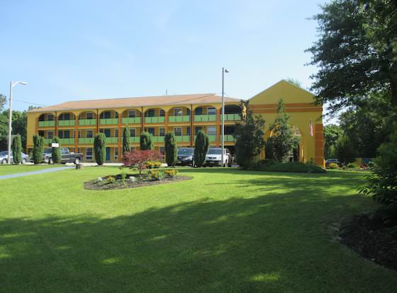 Plum Tree Inn allows check-in for 18 year-old guests