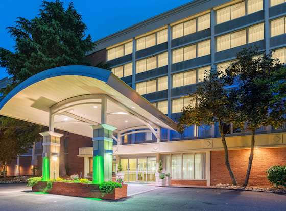 Holiday Inn Charlottesville-Monticello, an IHG Hotel allows check-in for 18 year-old guests