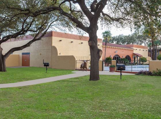 Days Inn by Wyndham Uvalde allows check-in for 18 year-old guests