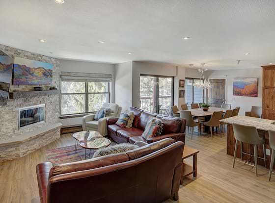 4br Renovated - Sleeps 12- Downtown Breck by RedAwning allows check-in for 18 year-old guests