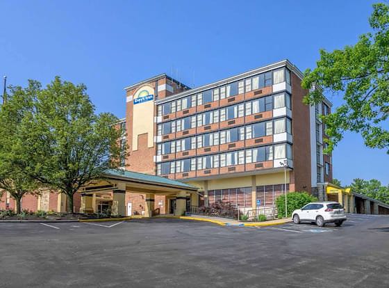 Days Inn & Suites by Wyndham Lebanon PA allows check-in for 18 year-old guests