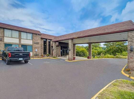 Travelodge by Wyndham Vernon CT allows check-in for 18 year-old guests