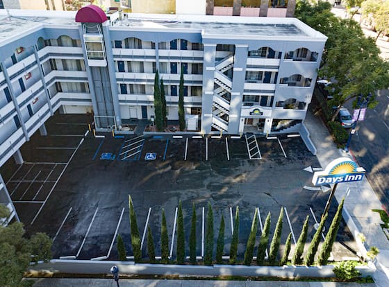 Days Inn by Wyndham San Diego/Downtown/Convention Center allows check-in for 18 year-old guests