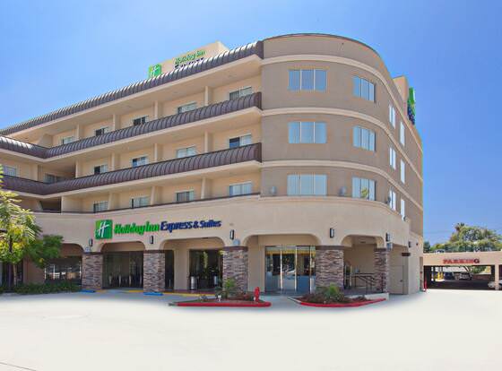 Holiday Inn Express Hotel and Suites Pasadena-Colorado Blvd, an IHG Hotel allows check-in for 18 year-old guests