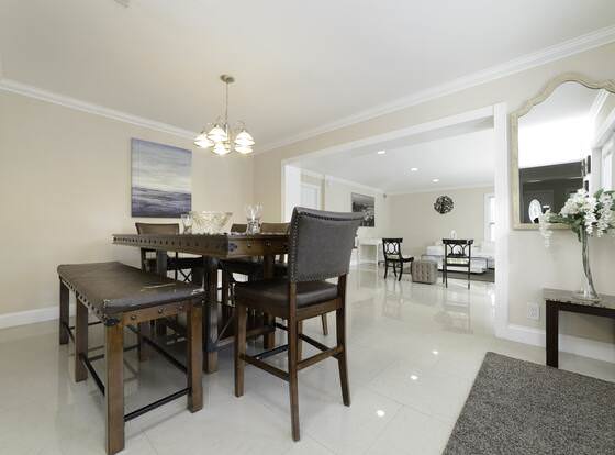 Luxury Villa Oasis & Private Pool allows check-in for 18 year-old guests