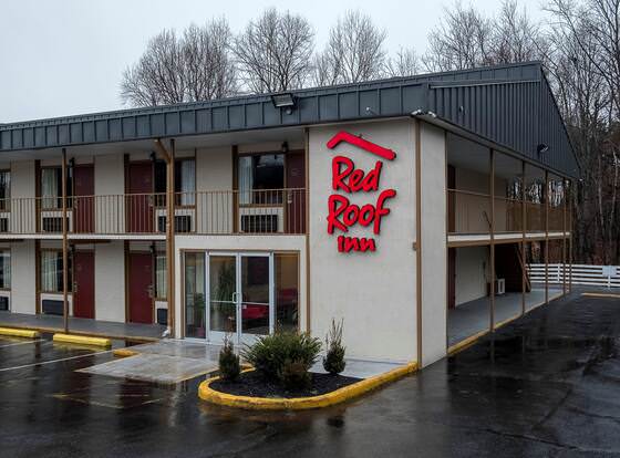 Red Roof Inn Fredericksburg North allows check-in for 18 year-old guests