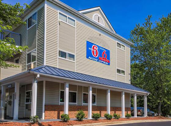 Studio 6 Greensboro, NC allows check-in for 18 year-old guests