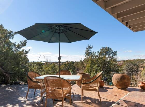 Sunset Vista - Spectacular Mountain Views, Light-filled Family Home allows check-in for 18 year-old guests
