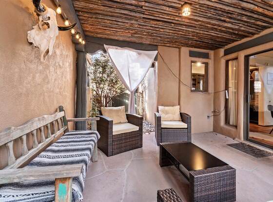 Casalope - Perfectly Located Family Home, Kiva Fireplace in Primary Bedroom allows check-in for 18 year-old guests