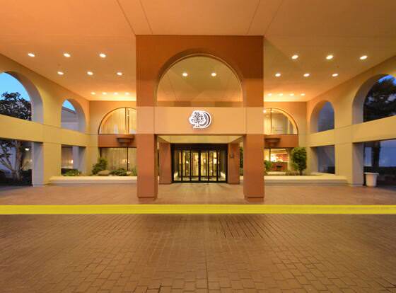 Doubletree by Hilton Newark - Fremont allows check-in for 18 year-old guests