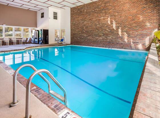 Red Roof Inn Chattanooga - Lookout Mountain allows check-in for 18 year-old guests