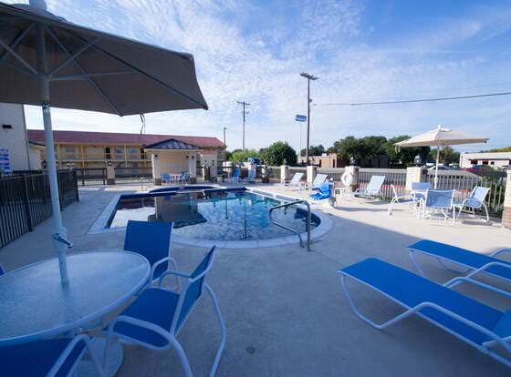 Arya Inn & Suites Farmers Branch allows check-in for 18 year-old guests