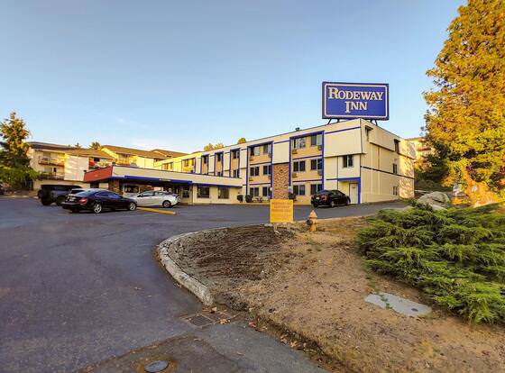 Rodeway Inn allows check-in for 18 year-old guests