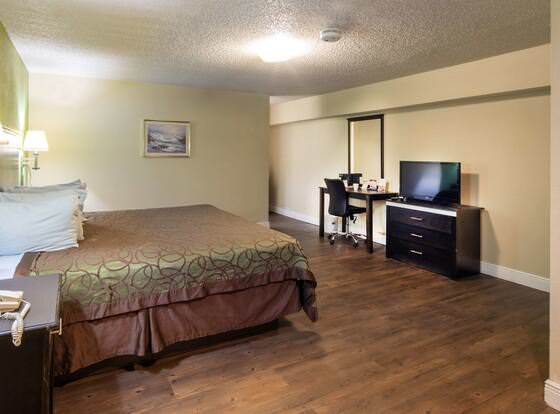 Rodeway Inn allows check-in for 18 year-old guests