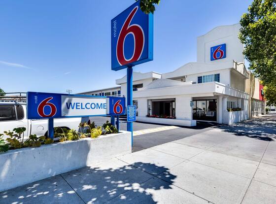Motel 6 San Jose, CA - Convention Center allows check-in for 18 year-old guests
