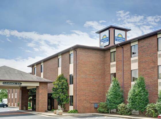 Days Inn & Suites by Wyndham Hickory allows check-in for 18 year-old guests