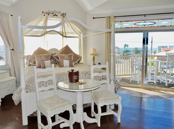 Cayucos Sunset Inn B&B allows check-in for 18 year-old guests