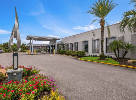Clarion Inn & Suites Across From Universal Orlando Resort allows check-in for 18 year-old guests