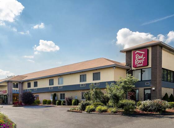 Red Roof Inn Hartford - Vernon allows check-in for 18 year-old guests