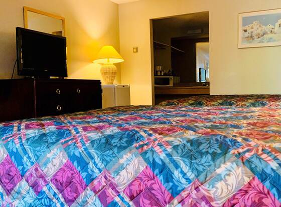 El Meson Lodge allows check-in for 18 year-old guests