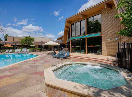 Red Lion Hotel Redding allows check-in for 18 year-old guests