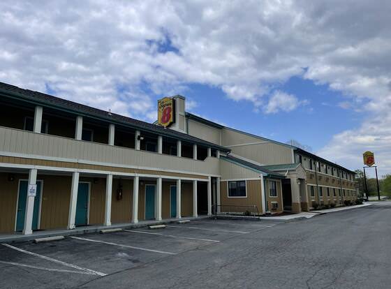 Super 8 by Wyndham Hancock MD allows check-in for 18 year-old guests