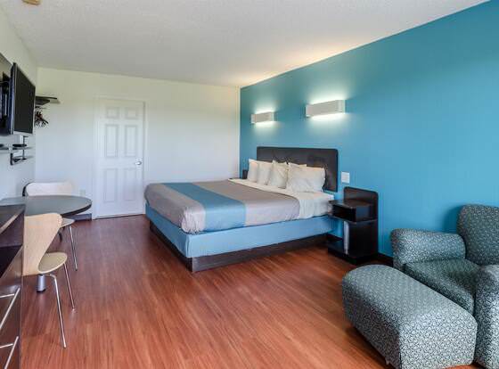 Motel 6 Lexington, VA allows check-in for 18 year-old guests