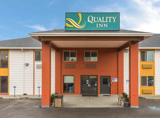 Quality Inn Airport allows check-in for 18 year-old guests