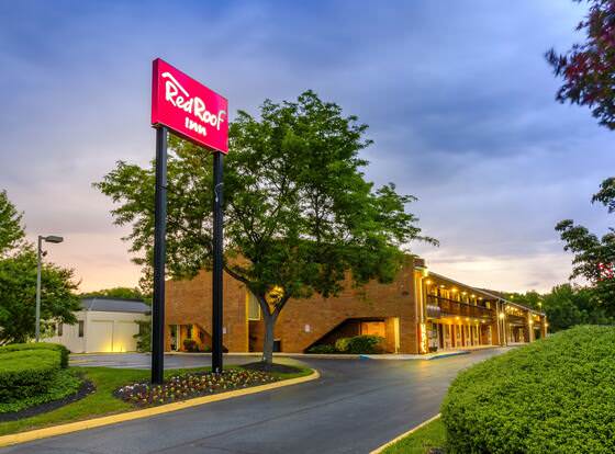 Red Roof Inn Edgewood allows check-in for 18 year-old guests