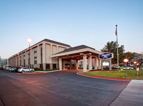 Hampton Inn College Station allows check-in for 18 year-old guests
