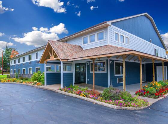 Northwoods Inn & Suites allows check-in for 18 year-old guests